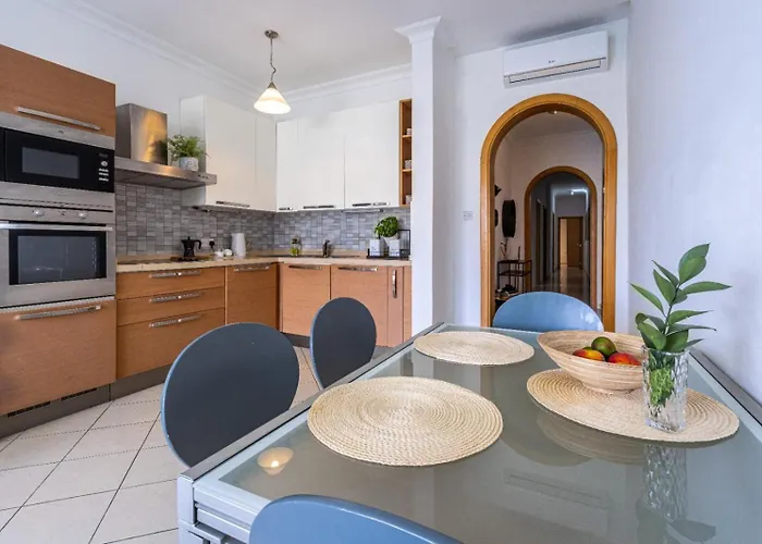 Morina Court * Saint Julian's